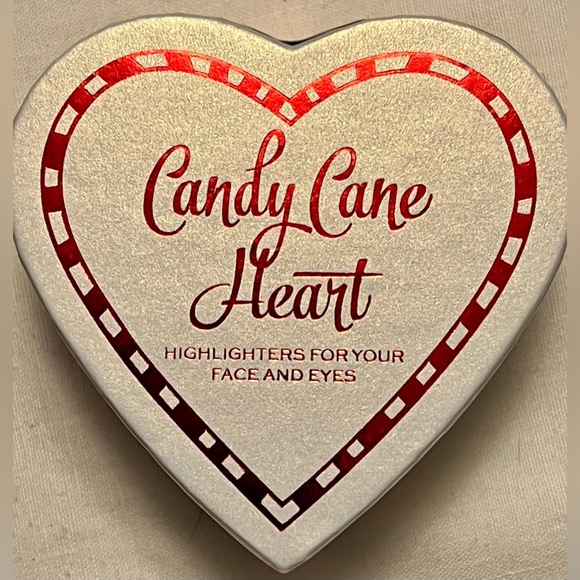 Makeup Revolution Candy Cane Heart highlighter - Picture 2 of 3